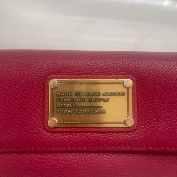COPY - Marc Jacobs Red Wallet. - Picture 8 of 8